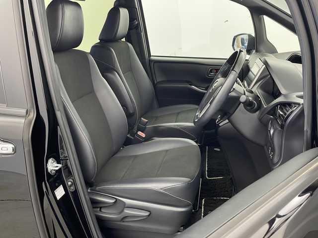 トヨタ ノア Si ダブルバイビーⅢ 栃木県 2021(令3)年 4.4万km ブラック 両側パワースライドドア/純正9インチナビ/純正12.1インチフリップダウンモニター/トヨタセーフティセンス/クルーズコントロール/プリクラッシュセーフティ/コーナーセンサー/レーンディパーチャーアラート/アイドリングストップ/ETC2.0/ドライブレコーダー/オートライト/オートハイビーム/横滑り防止装置/電動格納ミウィンカーミラー/ステアリングスイッチ/純正フロアマット/純正16インチAW