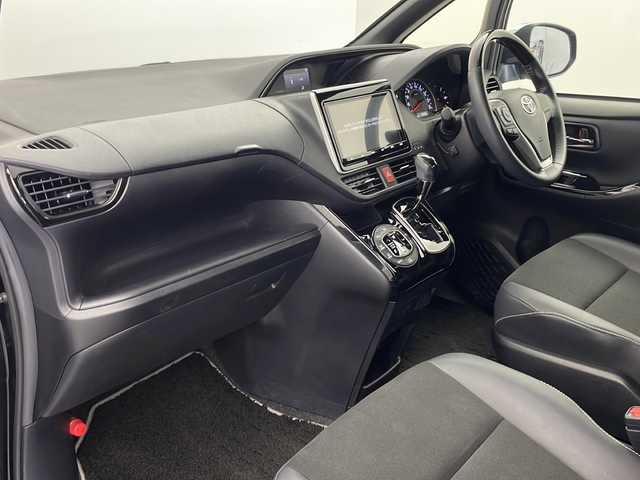 トヨタ ノア Si ダブルバイビーⅢ 栃木県 2021(令3)年 4.4万km ブラック 両側パワースライドドア/純正9インチナビ/純正12.1インチフリップダウンモニター/トヨタセーフティセンス/クルーズコントロール/プリクラッシュセーフティ/コーナーセンサー/レーンディパーチャーアラート/アイドリングストップ/ETC2.0/ドライブレコーダー/オートライト/オートハイビーム/横滑り防止装置/電動格納ミウィンカーミラー/ステアリングスイッチ/純正フロアマット/純正16インチAW