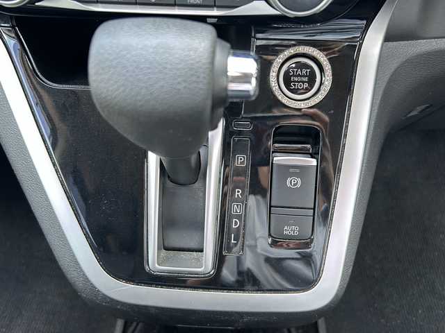 日産 セレナ ハイウェイスター プロパイロットED 茨城県 2017(平29)年 6.1万km ブリリアントホワイトパール 純正ナビゲーション（AM/FM/Bluetooth接続/AUX/USB/HDMI/SD/CD/DVD）/フリップダウンモニター付き/バックカメラ/フルセグTV/ETC/アイドリングストップ/クルーズコントロール/スマートキー/純正フロアマット/前方ドライブレコーダー/両側パワースライドドア/純正16インチアルミホイール/前後コーナーセンサー