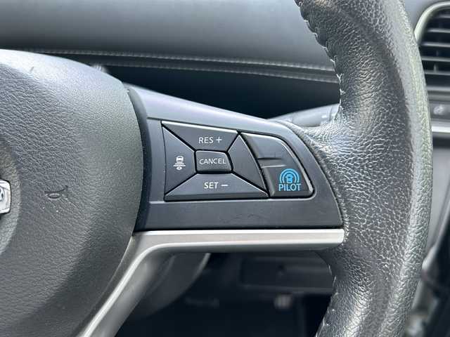 日産 セレナ ハイウェイスター プロパイロットED 茨城県 2017(平29)年 6.1万km ブリリアントホワイトパール 純正ナビゲーション（AM/FM/Bluetooth接続/AUX/USB/HDMI/SD/CD/DVD）/フリップダウンモニター付き/バックカメラ/フルセグTV/ETC/アイドリングストップ/クルーズコントロール/スマートキー/純正フロアマット/前方ドライブレコーダー/両側パワースライドドア/純正16インチアルミホイール/前後コーナーセンサー