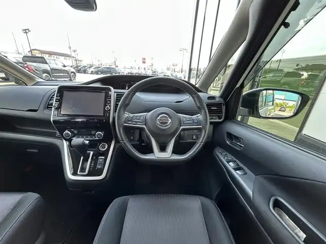 日産 セレナ ハイウェイスター プロパイロットED 茨城県 2017(平29)年 6.1万km ブリリアントホワイトパール 純正ナビゲーション（AM/FM/Bluetooth接続/AUX/USB/HDMI/SD/CD/DVD）/フリップダウンモニター付き/バックカメラ/フルセグTV/ETC/アイドリングストップ/クルーズコントロール/スマートキー/純正フロアマット/前方ドライブレコーダー/両側パワースライドドア/純正16インチアルミホイール/前後コーナーセンサー