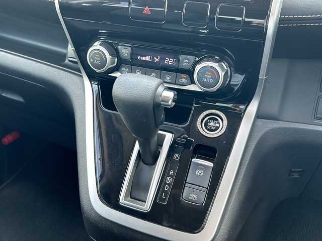 日産 セレナ ハイウェイスター プロパイロットED 道央・札幌 2017(平29)年 6.1万km ブリリアントホワイトパール 純正ナビゲーション（AM/FM/Bluetooth接続/AUX/USB/HDMI/SD/CD/DVD）/フリップダウンモニター付き/バックカメラ/フルセグTV/ETC/アイドリングストップ/クルーズコントロール/スマートキー/純正フロアマット/前方ドライブレコーダー/両側パワースライドドア/純正16インチアルミホイール/前後コーナーセンサー