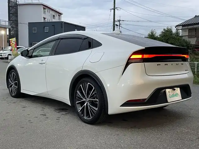 トヨタ プリウス G 福岡県 2023(令5)年 2.2万km プラチナホワイトパールマイカ クルーズコントロール/衝突軽減ブレーキ/前後コーナーセンサー/純正ナビ/Bluetoothオーディオ/フルセグTV/全方位カメラ/ビルトインETC2.0/ハイビームアシスト/LEDヘッドライト/純正フロアマット/純正アルミホイール