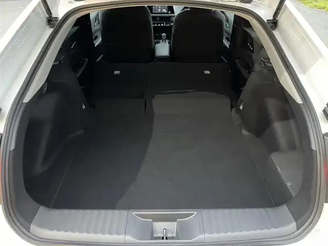 トヨタ プリウス G 福岡県 2023(令5)年 2.2万km プラチナホワイトパールマイカ クルーズコントロール/衝突軽減ブレーキ/前後コーナーセンサー/純正ナビ/Bluetoothオーディオ/フルセグTV/全方位カメラ/ビルトインETC2.0/ハイビームアシスト/LEDヘッドライト/純正フロアマット/純正アルミホイール