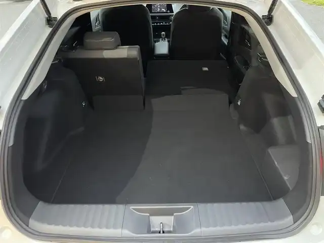 トヨタ プリウス G 福岡県 2023(令5)年 2.2万km プラチナホワイトパールマイカ クルーズコントロール/衝突軽減ブレーキ/前後コーナーセンサー/純正ナビ/Bluetoothオーディオ/フルセグTV/全方位カメラ/ビルトインETC2.0/ハイビームアシスト/LEDヘッドライト/純正フロアマット/純正アルミホイール