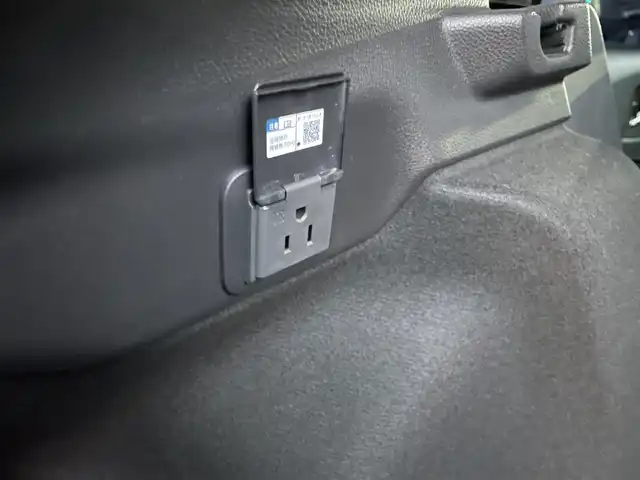 トヨタ プリウス G 福岡県 2023(令5)年 2.2万km プラチナホワイトパールマイカ クルーズコントロール/衝突軽減ブレーキ/前後コーナーセンサー/純正ナビ/Bluetoothオーディオ/フルセグTV/全方位カメラ/ビルトインETC2.0/ハイビームアシスト/LEDヘッドライト/純正フロアマット/純正アルミホイール