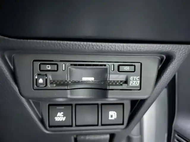 トヨタ プリウス G 福岡県 2023(令5)年 2.2万km プラチナホワイトパールマイカ クルーズコントロール/衝突軽減ブレーキ/前後コーナーセンサー/純正ナビ/Bluetoothオーディオ/フルセグTV/全方位カメラ/ビルトインETC2.0/ハイビームアシスト/LEDヘッドライト/純正フロアマット/純正アルミホイール