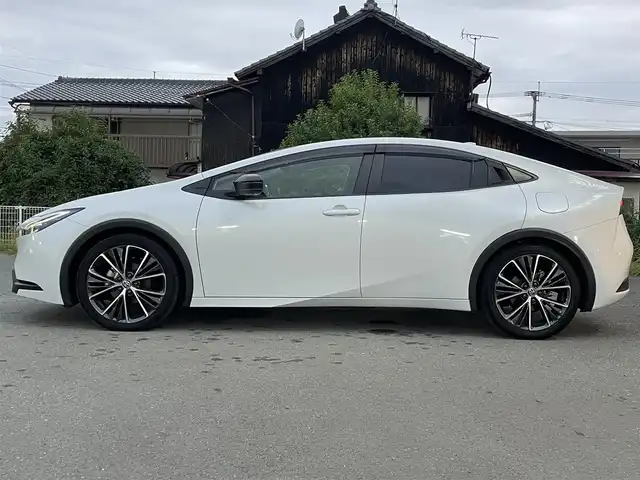 トヨタ プリウス G 福岡県 2023(令5)年 2.2万km プラチナホワイトパールマイカ クルーズコントロール/衝突軽減ブレーキ/前後コーナーセンサー/純正ナビ/Bluetoothオーディオ/フルセグTV/全方位カメラ/ビルトインETC2.0/ハイビームアシスト/LEDヘッドライト/純正フロアマット/純正アルミホイール