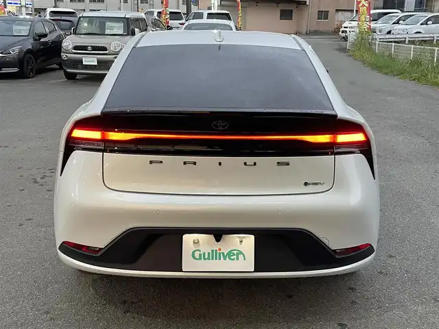トヨタ プリウス G 福岡県 2023(令5)年 2.2万km プラチナホワイトパールマイカ クルーズコントロール/衝突軽減ブレーキ/前後コーナーセンサー/純正ナビ/Bluetoothオーディオ/フルセグTV/全方位カメラ/ビルトインETC2.0/ハイビームアシスト/LEDヘッドライト/純正フロアマット/純正アルミホイール