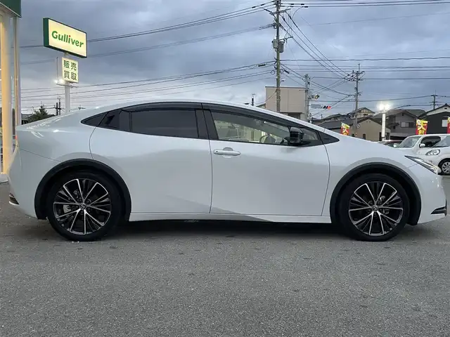 トヨタ プリウス G 福岡県 2023(令5)年 2.2万km プラチナホワイトパールマイカ クルーズコントロール/衝突軽減ブレーキ/前後コーナーセンサー/純正ナビ/Bluetoothオーディオ/フルセグTV/全方位カメラ/ビルトインETC2.0/ハイビームアシスト/LEDヘッドライト/純正フロアマット/純正アルミホイール