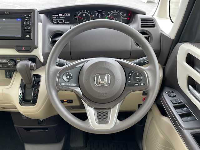 ホンダ Ｎ ＢＯＸ G L ホンダセンシング 静岡県 2019(平31)年 2.7万km プラチナホワイトパール ●純正ディスプレイオーディオ/(ワンセグ/CD/Bluetooth/iPod)/●バックカメラ/●アダプティブクルーズコントロール(追従走行あり)/●衝突被害軽減システム/●レーンキープアシスト/●LEDヘッドライト/●オートライト/●ステアリングスイッチ/●ETC/●両側パワースライドドア/●電動格納ウィンカーミラー/●ドアバイザー/●スマートキー/●プッシュスタート/●純正フロアマット/●W＋サイド＋カーテンSRS＋ABS/●車両取扱説明書/●ナディスプレイオーディオ取扱説明書