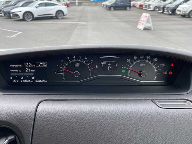 ホンダ Ｎ ＢＯＸ G L ホンダセンシング 静岡県 2019(平31)年 2.7万km プラチナホワイトパール ●純正ディスプレイオーディオ/(ワンセグ/CD/Bluetooth/iPod)/●バックカメラ/●アダプティブクルーズコントロール(追従走行あり)/●衝突被害軽減システム/●レーンキープアシスト/●LEDヘッドライト/●オートライト/●ステアリングスイッチ/●ETC/●両側パワースライドドア/●電動格納ウィンカーミラー/●ドアバイザー/●スマートキー/●プッシュスタート/●純正フロアマット/●W＋サイド＋カーテンSRS＋ABS/●車両取扱説明書/●ナディスプレイオーディオ取扱説明書