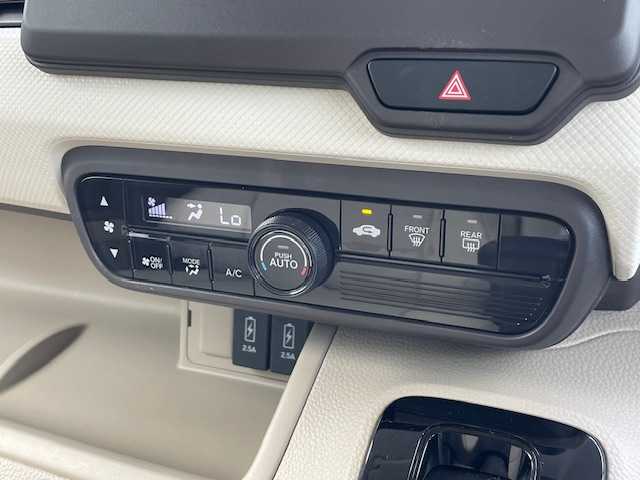 ホンダ Ｎ ＢＯＸ G L ホンダセンシング 静岡県 2019(平31)年 2.7万km プラチナホワイトパール ●純正ディスプレイオーディオ/(ワンセグ/CD/Bluetooth/iPod)/●バックカメラ/●アダプティブクルーズコントロール(追従走行あり)/●衝突被害軽減システム/●レーンキープアシスト/●LEDヘッドライト/●オートライト/●ステアリングスイッチ/●ETC/●両側パワースライドドア/●電動格納ウィンカーミラー/●ドアバイザー/●スマートキー/●プッシュスタート/●純正フロアマット/●W＋サイド＋カーテンSRS＋ABS/●車両取扱説明書/●ナディスプレイオーディオ取扱説明書