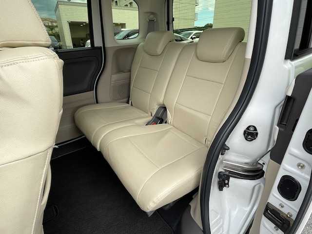 ホンダ Ｎ ＢＯＸ G L ホンダセンシング 静岡県 2019(平31)年 2.7万km プラチナホワイトパール ●純正ディスプレイオーディオ/(ワンセグ/CD/Bluetooth/iPod)/●バックカメラ/●アダプティブクルーズコントロール(追従走行あり)/●衝突被害軽減システム/●レーンキープアシスト/●LEDヘッドライト/●オートライト/●ステアリングスイッチ/●ETC/●両側パワースライドドア/●電動格納ウィンカーミラー/●ドアバイザー/●スマートキー/●プッシュスタート/●純正フロアマット/●W＋サイド＋カーテンSRS＋ABS/●車両取扱説明書/●ナディスプレイオーディオ取扱説明書