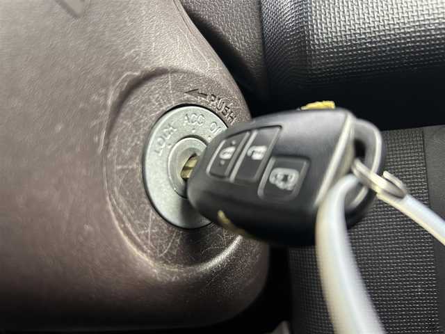 トヨタ ポルテ F 千葉県 2013(平25)年 1.2万km ブラックマイカ 禁煙車/純正7インチナビ/CD/DVD/Bluetooth/フルセグ/AM・FM/片側パワースライドドア/HIDヘッドライト/社外14インチアルミホイール/リモコンキー/取扱説明書/ドアバイザー/ダブルエアバッグ