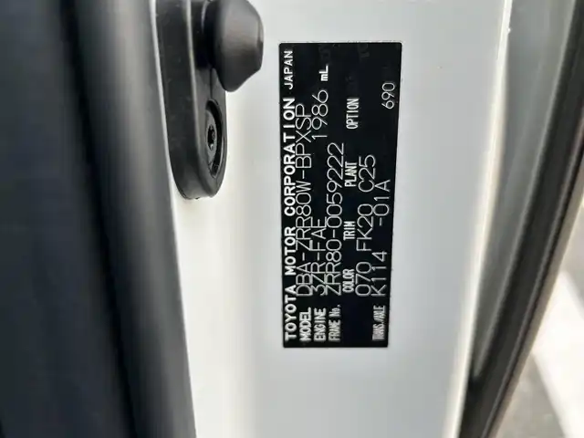 トヨタ ヴォクシー ZS 福岡県 2014(平26)年 7.8万km ホワイトパールクリスタルシャイン 純正7型SDナビ(フルセグTV/CD/DVD/BT)バックカメラ後席フリップダウンモニター両側パワスラETC純正フロアマット純正LEDヘッドライト純正16インチアルミホイールプッシュスタートスマートキー