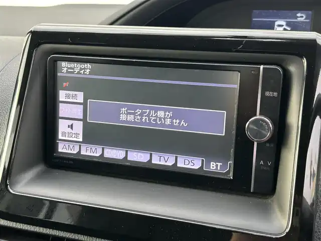 トヨタ ヴォクシー ZS 福岡県 2014(平26)年 7.8万km ホワイトパールクリスタルシャイン 純正7型SDナビ(フルセグTV/CD/DVD/BT)バックカメラ後席フリップダウンモニター両側パワスラETC純正フロアマット純正LEDヘッドライト純正16インチアルミホイールプッシュスタートスマートキー