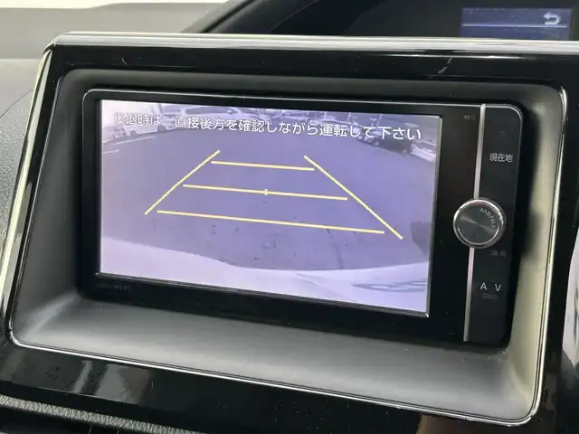 トヨタ ヴォクシー ZS 福岡県 2014(平26)年 7.8万km ホワイトパールクリスタルシャイン 純正7型SDナビ(フルセグTV/CD/DVD/BT)バックカメラ後席フリップダウンモニター両側パワスラETC純正フロアマット純正LEDヘッドライト純正16インチアルミホイールプッシュスタートスマートキー