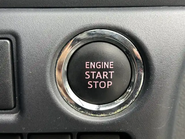 トヨタ ヴォクシー ZS 福岡県 2014(平26)年 7.8万km ホワイトパールクリスタルシャイン 純正7型SDナビ(フルセグTV/CD/DVD/BT)バックカメラ後席フリップダウンモニター両側パワスラETC純正フロアマット純正LEDヘッドライト純正16インチアルミホイールプッシュスタートスマートキー