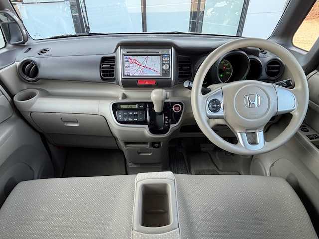 ホンダ Ｎ ＢＯＸ G Lパッケージ 宮城県 2013(平25)年 7.5万km チェリーシェルピンクメタリック 登録時走行距離74355km/純正ナビ/AM・FM・USB・SD・ワンセグTV・VTR/プッシュスタート/４WD/アイドリングストップ/スマートキー/AAC/バックカメラ/ベンチシート/片側パワースライドドア/純正フロアマット/純正アルミホイール/ABS/盗難防止装置/横滑り防止装置/ヘッドライトイベライザー/ウインカーミラー/ドアバイザー/電動格納ミラー