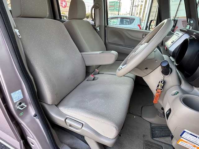 ホンダ Ｎ ＢＯＸ G Lパッケージ 宮城県 2013(平25)年 7.5万km チェリーシェルピンクメタリック 登録時走行距離74355km/純正ナビ/AM・FM・USB・SD・ワンセグTV・VTR/プッシュスタート/４WD/アイドリングストップ/スマートキー/AAC/バックカメラ/ベンチシート/片側パワースライドドア/純正フロアマット/純正アルミホイール/ABS/盗難防止装置/横滑り防止装置/ヘッドライトイベライザー/ウインカーミラー/ドアバイザー/電動格納ミラー