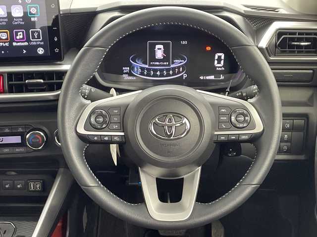 トヨタ ライズ Z 愛知県 2022(令4)年 2.4万km ブラックマイカメタリック ワンオーナー/純正9インチディスプレイオーディオ/【HDMI/Bluetooth/フルセグTV/AppleCarPlay/AndroidAuto/USB/AM/FM】/スマートパノラマパーキングパッケージ/パノラミックビュー/スマートパノラマパーキングアシスト(駐車支援システム)/ETC/17インチ純正アルミホイール/スマートアシスト/衝突回避支援ブレーキ/衝突警報/車線逸脱警報/車線逸脱抑制/ふらつき警報/露側逸脱警報/ブレーキ制御付誤発進抑制(前方・後方)/先行車発進お知らせ/アダプティブドライビングビーム/コーナーセンサー(フロント・リヤ)/標識認識/全車速追従機能付ACC(停止保持機能あり)/サイドビューランプ/レーンキープコントロール/横滑り防止装置/アイドリングストップ/ヒルスタートアシスト/前席シートヒーター/オートエアコン/純正フロアマット/革巻きステアリング/スペアタイヤ/スペアキー/新車保証書・取扱説明書