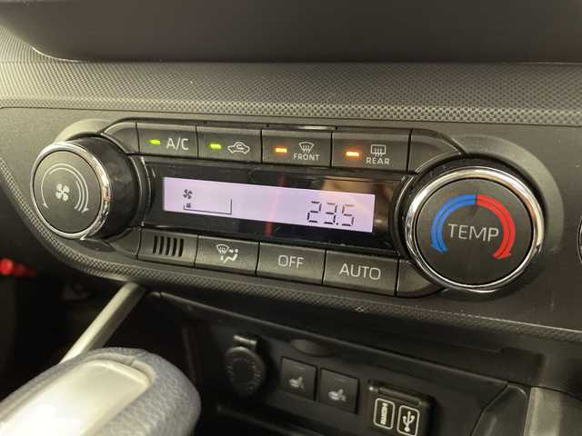 トヨタ ライズ Z 愛知県 2022(令4)年 2.4万km ブラックマイカメタリック ワンオーナー/純正9インチディスプレイオーディオ/【HDMI/Bluetooth/フルセグTV/AppleCarPlay/AndroidAuto/USB/AM/FM】/スマートパノラマパーキングパッケージ/パノラミックビュー/スマートパノラマパーキングアシスト(駐車支援システム)/ETC/17インチ純正アルミホイール/スマートアシスト/衝突回避支援ブレーキ/衝突警報/車線逸脱警報/車線逸脱抑制/ふらつき警報/露側逸脱警報/ブレーキ制御付誤発進抑制(前方・後方)/先行車発進お知らせ/アダプティブドライビングビーム/コーナーセンサー(フロント・リヤ)/標識認識/全車速追従機能付ACC(停止保持機能あり)/サイドビューランプ/レーンキープコントロール/横滑り防止装置/アイドリングストップ/ヒルスタートアシスト/前席シートヒーター/オートエアコン/純正フロアマット/革巻きステアリング/スペアタイヤ/スペアキー/新車保証書・取扱説明書