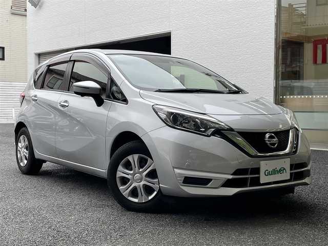 日産 ノート X DIG－S 神奈川県 2016(平28)年 0.9万km ブリリアントシルバー ワンオーナー/スーパーチャージャー/AM・FMラジオ/CD/アイドリングストップ/コーナーセンサー/プリクラッシュセーフティシステム/車両逸脱警報システム/ドアバイザー/純正HIDヘッドライト/スマートキー×2/プッシュEgスタート/ストップ/取扱説明書/新車時保証書
