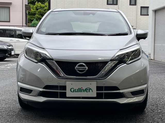 日産 ノート X DIG－S 神奈川県 2016(平28)年 0.9万km ブリリアントシルバー ワンオーナー/スーパーチャージャー/AM・FMラジオ/CD/アイドリングストップ/コーナーセンサー/プリクラッシュセーフティシステム/車両逸脱警報システム/ドアバイザー/純正HIDヘッドライト/スマートキー×2/プッシュEgスタート/ストップ/取扱説明書/新車時保証書