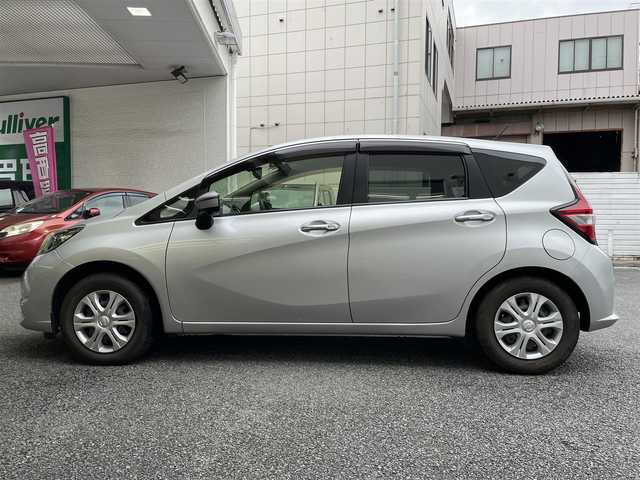 日産 ノート X DIG－S 神奈川県 2016(平28)年 0.9万km ブリリアントシルバー ワンオーナー/スーパーチャージャー/AM・FMラジオ/CD/アイドリングストップ/コーナーセンサー/プリクラッシュセーフティシステム/車両逸脱警報システム/ドアバイザー/純正HIDヘッドライト/スマートキー×2/プッシュEgスタート/ストップ/取扱説明書/新車時保証書