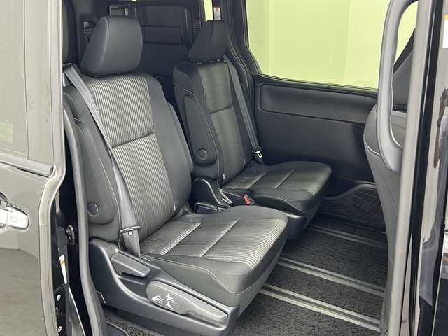 トヨタ ヴォクシー ZS 煌Ⅱ 三重県 2020(令2)年 1.9万km ブラック 禁煙車/純正9インチナビ/CD/DVD/BT/MSV/フルセグTV/バックカメラ/クルーズコントロール/オートハイビーム/プリクラッシュセーフティ/車線逸脱システム/両側パワースライドドア/純正16インチAW/ETC/スマートキー/純正LEDライト/フォグライト