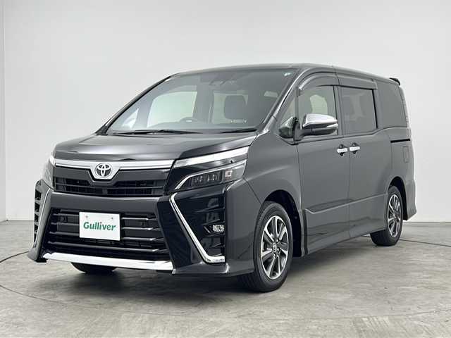 トヨタ ヴォクシー ZS 煌Ⅱ 三重県 2020(令2)年 1.9万km ブラック 禁煙車/純正9インチナビ/CD/DVD/BT/MSV/フルセグTV/バックカメラ/クルーズコントロール/オートハイビーム/プリクラッシュセーフティ/車線逸脱システム/両側パワースライドドア/純正16インチAW/ETC/スマートキー/純正LEDライト/フォグライト