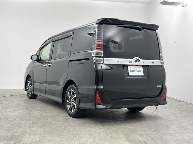 トヨタ ヴォクシー ZS 煌Ⅱ 三重県 2020(令2)年 1.9万km ブラック 禁煙車/純正9インチナビ/CD/DVD/BT/MSV/フルセグTV/バックカメラ/クルーズコントロール/オートハイビーム/プリクラッシュセーフティ/車線逸脱システム/両側パワースライドドア/純正16インチAW/ETC/スマートキー/純正LEDライト/フォグライト
