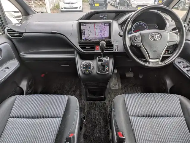 トヨタ ヴォクシー ZS 栃木県 2014(平26)年 12.7万km ブラッキッシュアゲハガラスフレーク (株)IDOMが運営する【じしゃロン宇都宮店】の自社ローン対象車両になります。こちらは現金またはオートローンご利用時の価格です。自社ローンご希望の方は別途その旨お申付け下さい/ALPINE製SDナビ/CD/DVD/BT/TV/ALPINE製フリップダウンモニター/両側パワースライドドア/ETC/バックカメラ/ドライブレコーダー/プッシュスタート/スマートキー/純正16インチAW/ドアミラーウインカー/ドアバイザー