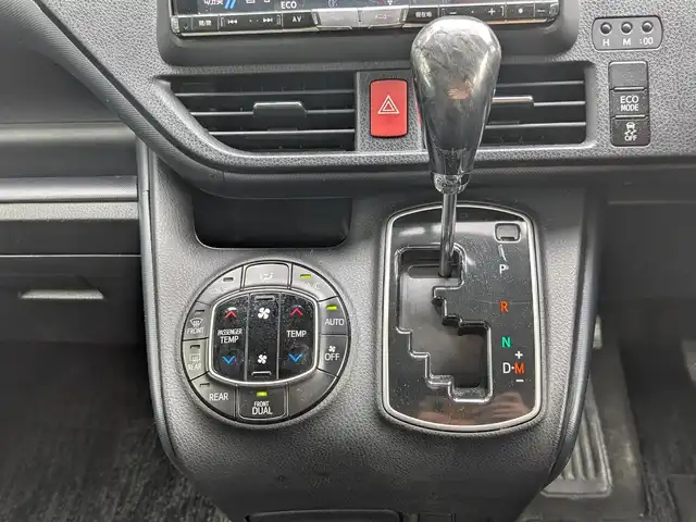 トヨタ ヴォクシー ZS 栃木県 2014(平26)年 12.7万km ブラッキッシュアゲハガラスフレーク (株)IDOMが運営する【じしゃロン宇都宮店】の自社ローン対象車両になります。こちらは現金またはオートローンご利用時の価格です。自社ローンご希望の方は別途その旨お申付け下さい/ALPINE製SDナビ/CD/DVD/BT/TV/ALPINE製フリップダウンモニター/両側パワースライドドア/ETC/バックカメラ/ドライブレコーダー/プッシュスタート/スマートキー/純正16インチAW/ドアミラーウインカー/ドアバイザー