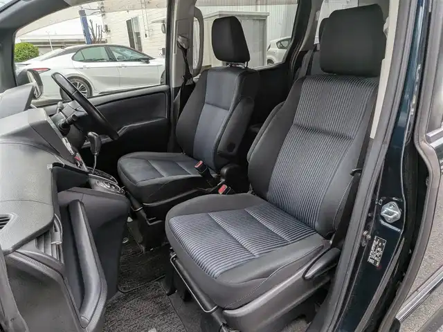 トヨタ ヴォクシー ZS 栃木県 2014(平26)年 12.7万km ブラッキッシュアゲハガラスフレーク (株)IDOMが運営する【じしゃロン宇都宮店】の自社ローン対象車両になります。こちらは現金またはオートローンご利用時の価格です。自社ローンご希望の方は別途その旨お申付け下さい/ALPINE製SDナビ/CD/DVD/BT/TV/ALPINE製フリップダウンモニター/両側パワースライドドア/ETC/バックカメラ/ドライブレコーダー/プッシュスタート/スマートキー/純正16インチAW/ドアミラーウインカー/ドアバイザー