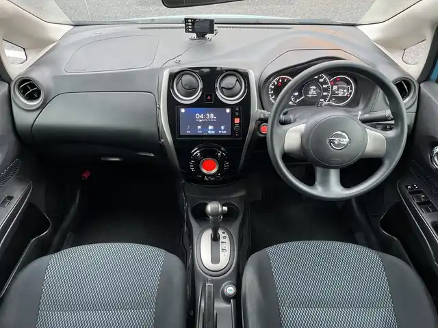 日産 ノート X DIG－S エマージェンシーB 千葉県 2014(平26)年 4.7万km ソニックブルー 社外ディスプレイオーディオ/(BT/FM/AM)/バックカメラ/衝突被害軽減システム/車線逸脱警報/横滑り防止装置/ETC/ドライブレコーダー/アイドリングストップ/プッシュスタート/スマートキー/フロアマット/スペアキー