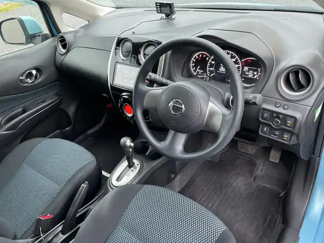 日産 ノート X DIG－S エマージェンシーB 千葉県 2014(平26)年 4.7万km ソニックブルー 社外ディスプレイオーディオ/(BT/FM/AM)/バックカメラ/衝突被害軽減システム/車線逸脱警報/横滑り防止装置/ETC/ドライブレコーダー/アイドリングストップ/プッシュスタート/スマートキー/フロアマット/スペアキー