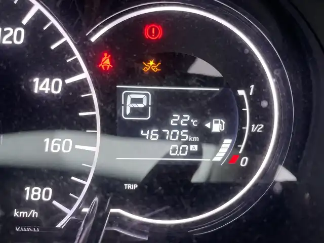 日産 ノート X DIG－S エマージェンシーB 千葉県 2014(平26)年 4.7万km ソニックブルー 社外ディスプレイオーディオ/(BT/FM/AM)/バックカメラ/衝突被害軽減システム/車線逸脱警報/横滑り防止装置/ETC/ドライブレコーダー/アイドリングストップ/プッシュスタート/スマートキー/フロアマット/スペアキー