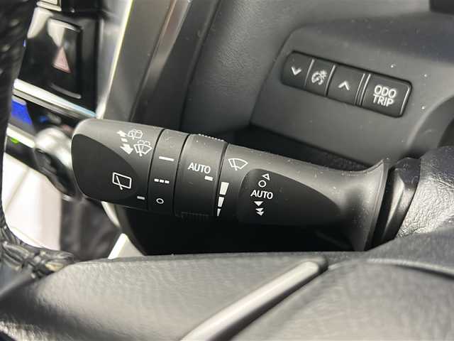 トヨタ ヴェルファイア ハイブリット ZR 埼玉県 2018(平30)年 4.7万km パール 純正10インチナビ/(FM・AM・CD・DVD・SD・BT)/ETC2.0/両側パワースライドドア/レザーシート/オートLEDライト/フルセグテレビ/12型純正フリップダウンモニター/クリアランスソナー/バックカメラ/パワーシート/エアーシート/パワーバックドア/モデリスタエアロ/レーダークルーズコントロール/デジタルミラー/シートポジションメモリー/PCS/車線逸脱警報