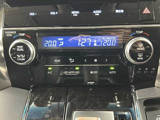 トヨタ ヴェルファイア ハイブリット ZR 埼玉県 2018(平30)年 4.7万km パール 純正10インチナビ/(FM・AM・CD・DVD・SD・BT)/ETC2.0/両側パワースライドドア/レザーシート/オートLEDライト/フルセグテレビ/12型純正フリップダウンモニター/クリアランスソナー/バックカメラ/パワーシート/エアーシート/パワーバックドア/モデリスタエアロ/レーダークルーズコントロール/デジタルミラー/シートポジションメモリー/PCS/車線逸脱警報