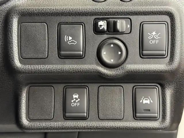 日産 ノート e－パワー X 群馬県 2019(平31)年 7.2万km ブリリアントホワイトパール 安全装備/・衝突軽減ブレーキ/・クルーズコントロール/・アラウンドビューモニター/・レーンキープアシスト/・オートハイビーム/・オートライト/・インテリジェントルームミラー/・横滑り防止/・コーナーセンサー/純正7インチワイドナビ/・AM/FM/MSV/・Bluetooth/SD/・フルセグTV/CD/DVD/LEDヘッドライト/LEDフォグランプ/ETC/純正フロアマット/純正ドアバイザー/純正15インチアルミホイール/スマートキー/プッシュスタート