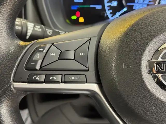 日産 ノート e－パワー X 群馬県 2019(平31)年 7.2万km ブリリアントホワイトパール 安全装備/・衝突軽減ブレーキ/・クルーズコントロール/・アラウンドビューモニター/・レーンキープアシスト/・オートハイビーム/・オートライト/・インテリジェントルームミラー/・横滑り防止/・コーナーセンサー/純正7インチワイドナビ/・AM/FM/MSV/・Bluetooth/SD/・フルセグTV/CD/DVD/LEDヘッドライト/LEDフォグランプ/ETC/純正フロアマット/純正ドアバイザー/純正15インチアルミホイール/スマートキー/プッシュスタート