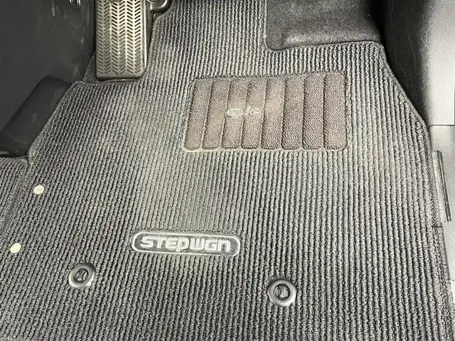 ホンダ ステップワゴン スパーダ Z 群馬県 2013(平25)年 7.9万km ポリッシュドメタルメタリック 禁煙車　純正９型ナビ　社外後席モニター　Ｂモニター　両側パワスラ　Ｈ．Ｉ．Ｄ　フォグランプ　オートライト　オートエアコン　電格ミラー　ステリモ　ビルトインＥＴＣ　スマートキー　スペアキー　純正アルミ