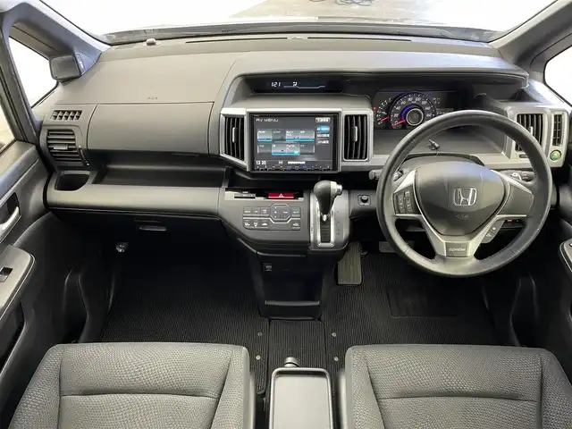 ホンダ ステップワゴン スパーダ Z 群馬県 2013(平25)年 7.9万km ポリッシュドメタルメタリック 禁煙車　純正９型ナビ　社外後席モニター　Ｂモニター　両側パワスラ　Ｈ．Ｉ．Ｄ　フォグランプ　オートライト　オートエアコン　電格ミラー　ステリモ　ビルトインＥＴＣ　スマートキー　スペアキー　純正アルミ