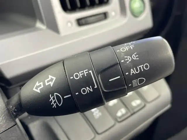 ホンダ ステップワゴン スパーダ Z 群馬県 2013(平25)年 7.9万km ポリッシュドメタルメタリック 禁煙車　純正９型ナビ　社外後席モニター　Ｂモニター　両側パワスラ　Ｈ．Ｉ．Ｄ　フォグランプ　オートライト　オートエアコン　電格ミラー　ステリモ　ビルトインＥＴＣ　スマートキー　スペアキー　純正アルミ