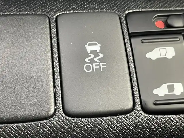 ホンダ ステップワゴン スパーダ Z 群馬県 2013(平25)年 7.9万km ポリッシュドメタルメタリック 禁煙車　純正９型ナビ　社外後席モニター　Ｂモニター　両側パワスラ　Ｈ．Ｉ．Ｄ　フォグランプ　オートライト　オートエアコン　電格ミラー　ステリモ　ビルトインＥＴＣ　スマートキー　スペアキー　純正アルミ