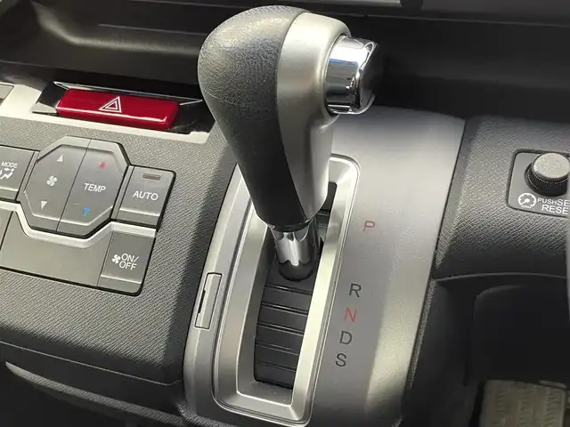 ホンダ ステップワゴン スパーダ Z 群馬県 2013(平25)年 7.9万km ポリッシュドメタルメタリック 禁煙車　純正９型ナビ　社外後席モニター　Ｂモニター　両側パワスラ　Ｈ．Ｉ．Ｄ　フォグランプ　オートライト　オートエアコン　電格ミラー　ステリモ　ビルトインＥＴＣ　スマートキー　スペアキー　純正アルミ