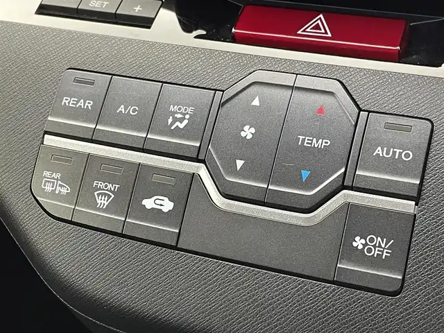 ホンダ ステップワゴン スパーダ Z 群馬県 2013(平25)年 7.9万km ポリッシュドメタルメタリック 禁煙車　純正９型ナビ　社外後席モニター　Ｂモニター　両側パワスラ　Ｈ．Ｉ．Ｄ　フォグランプ　オートライト　オートエアコン　電格ミラー　ステリモ　ビルトインＥＴＣ　スマートキー　スペアキー　純正アルミ