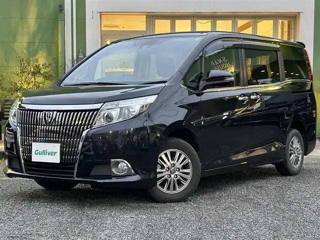 トヨタ エスクァイア Gi 埼玉県 2017(平29)年 3.6万km スパークリングブラックパールクリスタルシャイン レザーシート/前席シートヒーター/純正９インチナビＴＶ/バックカメラ/ビルトインＥＴＣ2.0/両側パワースライドドア/LEDヘッドライト/クルーズコントロール/衝突軽減ブレーキ/純正アルミホイール/プッシュスタート/スマートキー/走行３５８０１キロ/保証書付整備手帳/取扱説明書